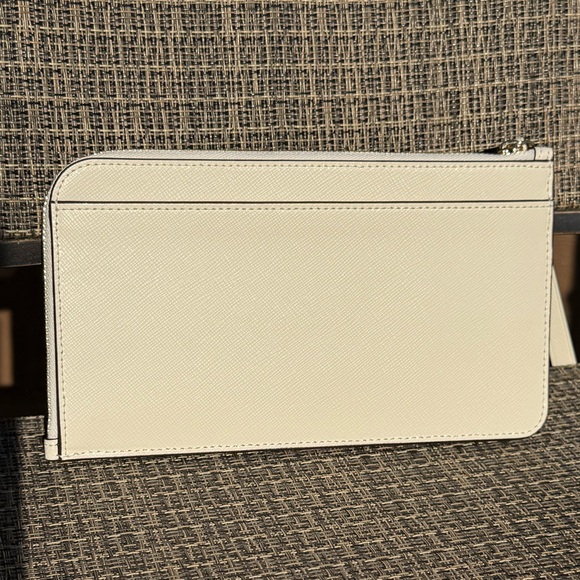 NWT! Kate Spade White Floral Leather cut Out Wristlet